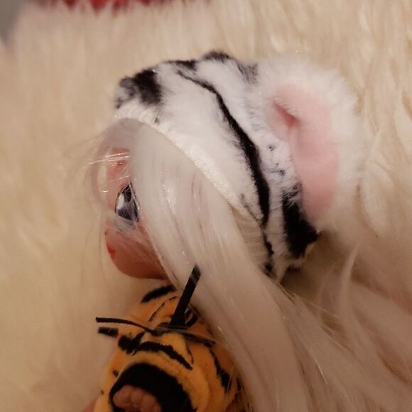 Mga NA NA SURPRISE TIGER doll - Picture 6 of 7